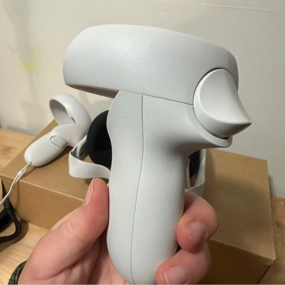 Meta Quest 2 128GB VR Headset White, Excellent Condition No charger Included